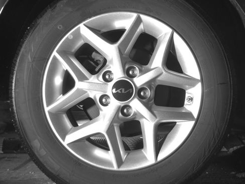 Used 2025 Kia Soul LX w/ LX Technology Package FWD image 15