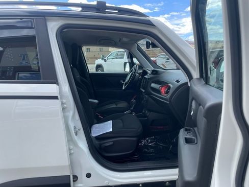 Used 2022 Jeep Renegade Trailhawk image 22