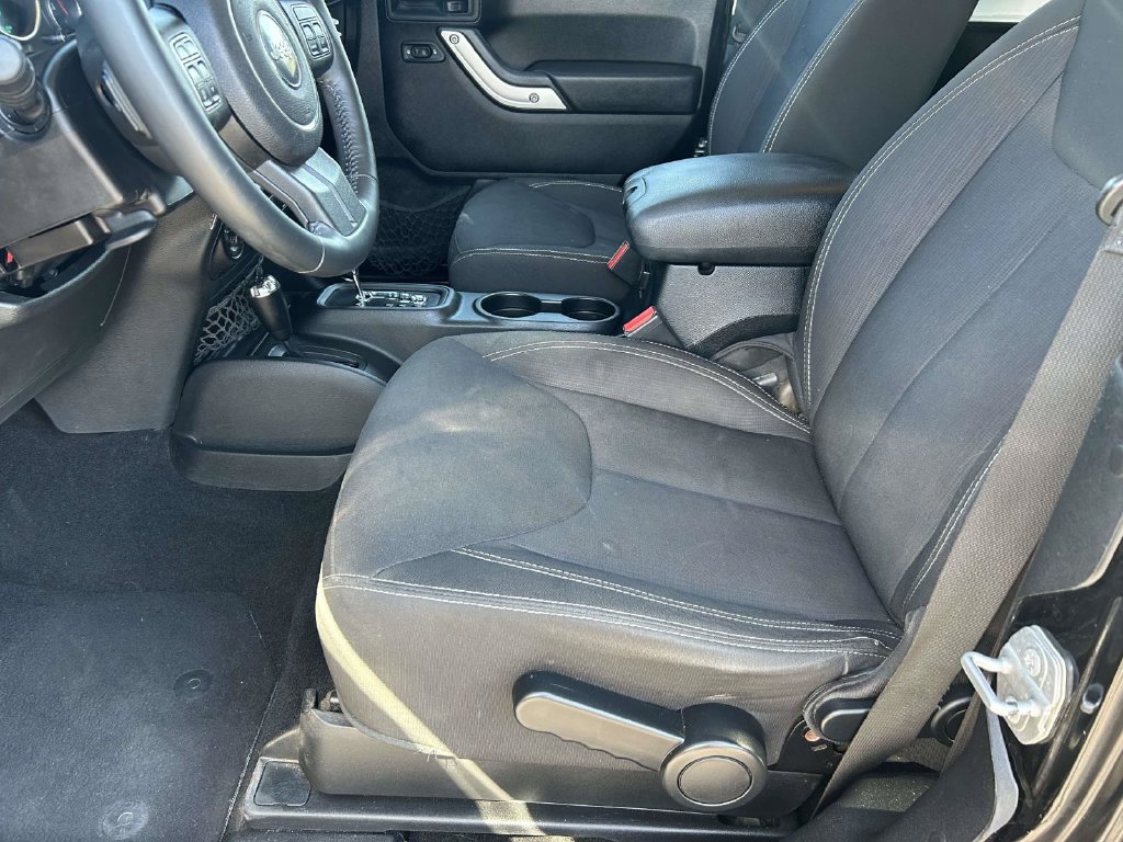 Used 2015 Jeep Wrangler Sahara w/ Connectivity Group AWD/4WD image 15