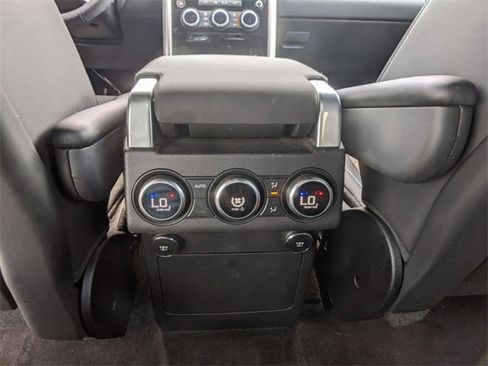 Used 2018 Land Rover Discovery HSE image 14