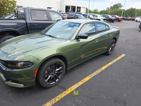 Used 2022 Dodge Charger SXT w/ Plus Group AWD/4WD image 2