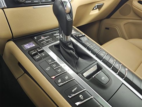 Used 2017 Porsche Macan S image 29