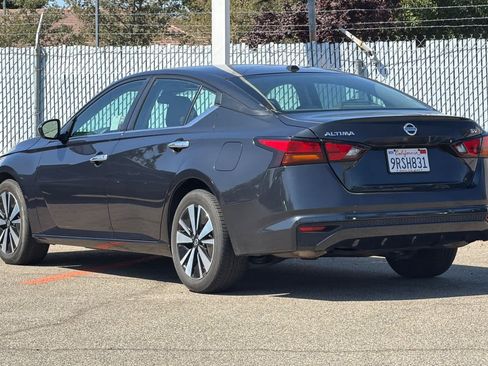 Used 2022 Nissan Altima 2.5 SV FWD image 5