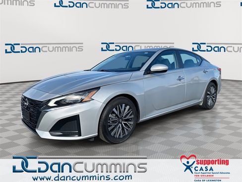 Used 2023 Nissan Altima 2.5 SV image 1
