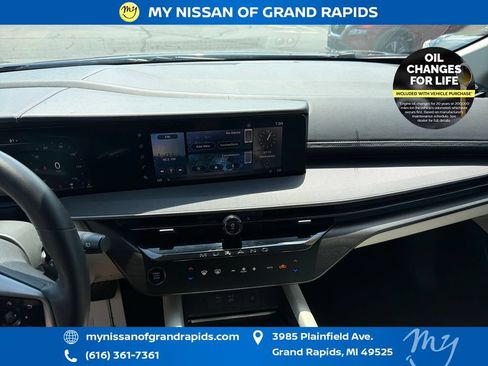 Used 2025 Nissan Murano SV AWD/4WD image 21
