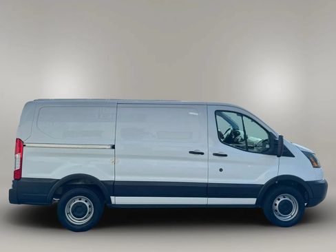 Used 2016 Ford Transit 250 130 Low Roof RWD image 4