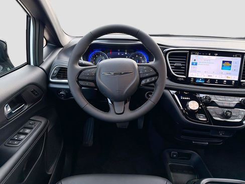 New 2026 Chrysler Pacifica Select w/ S Appearance Package FWD image 17