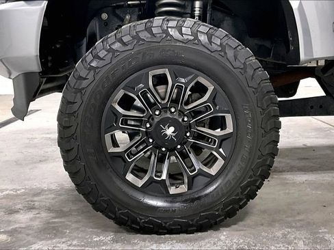 Used 2022 Ford F250 Lariat w/ Black Appearance Package AWD/4WD image 11