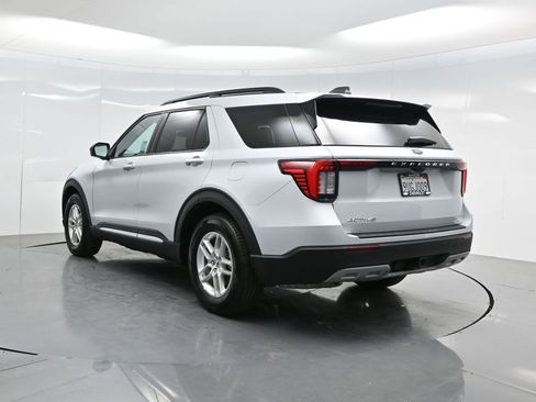 Used 2025 Ford Explorer Active w/ Active Comfort Package RWD image 6