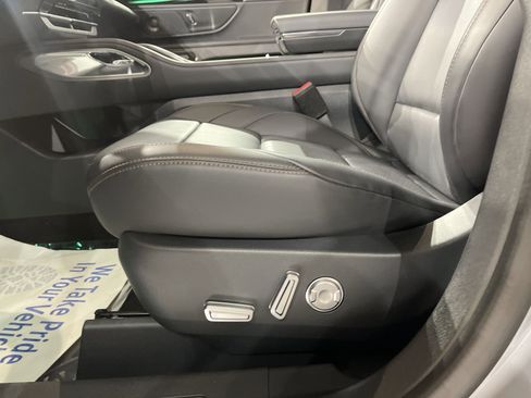 New 2024 Lincoln Nautilus Premier w/ Equipment Group 102A image 16