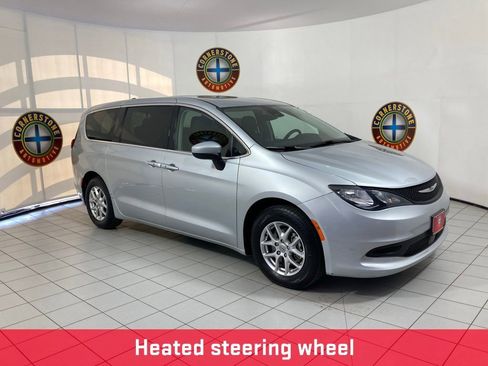 Used 2023 Chrysler Voyager LX image 19