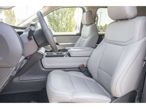 Used 2025 Ford Expedition Active AWD/4WD image 17
