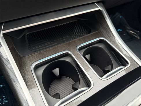 Certified 2025 BMW 750e xDrive w/ Executive Package image 27