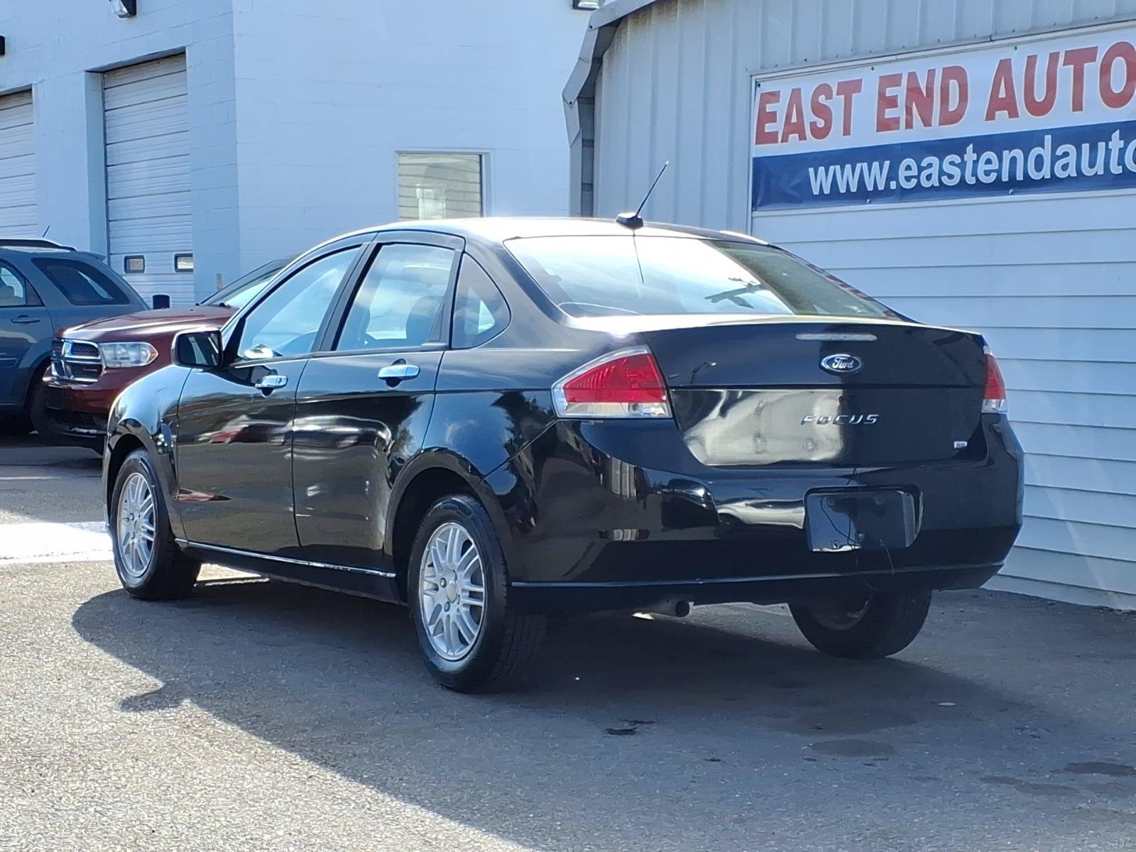 Used 2009 Ford Focus SE FWD image 3