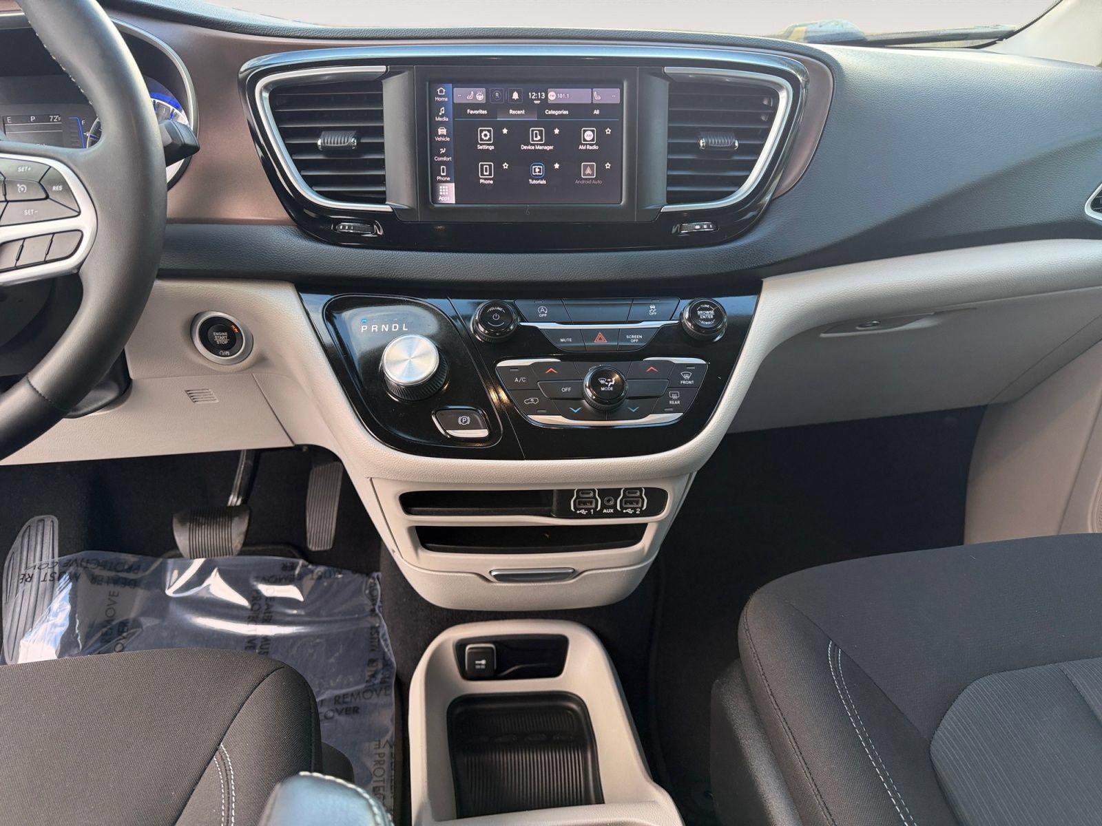 Used 2023 Chrysler Voyager LX FWD image 11