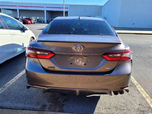 Used 2022 Toyota Camry SE image 6