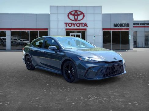 Certified 2025 Toyota Camry SE w/ Convenience Package image 8