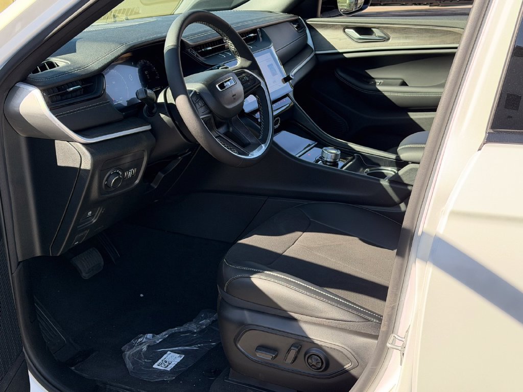 New 2026 Jeep Grand Cherokee Altitude AWD/4WD image 11