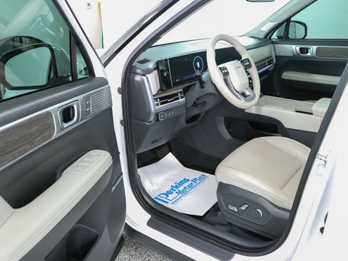 Used 2024 Hyundai Santa Fe Limited AWD/4WD image 3