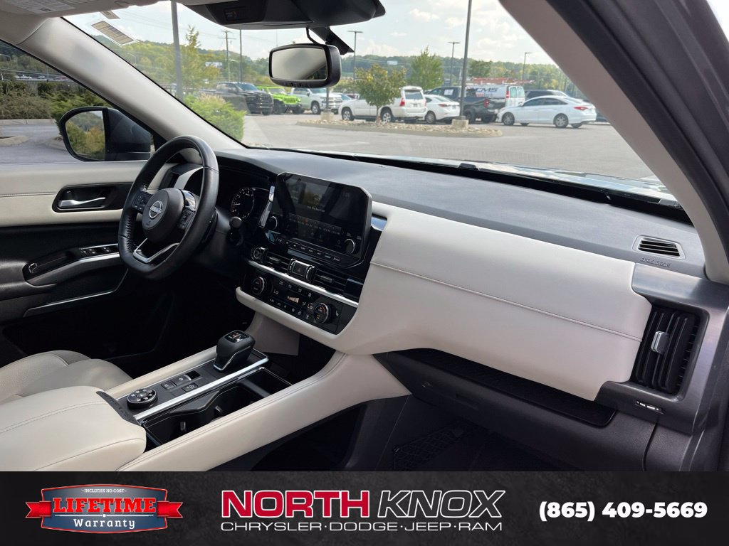 Used 2022 Nissan Pathfinder SL w/ SL Black Package AWD/4WD image 26