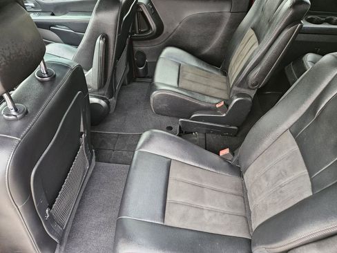 Used 2019 Dodge Grand Caravan SXT image 32