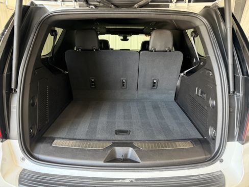 Used 2021 Chevrolet Suburban Premier w/ Premium Package AWD/4WD image 5
