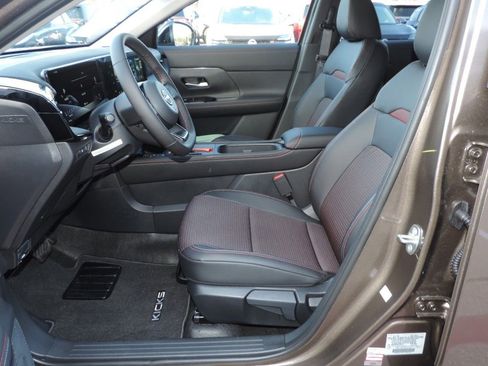 New 2026 Nissan Kicks SR image 17