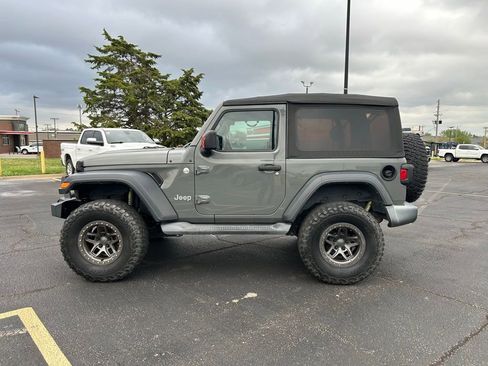 Used 2019 Jeep Wrangler Sport AWD/4WD image 7