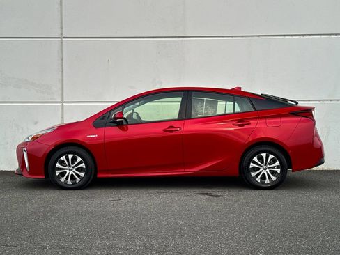 Certified 2019 Toyota Prius XLE AWD/4WD image 3