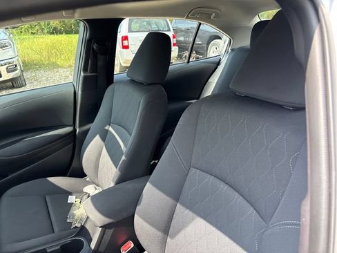 Used 2025 Toyota Corolla LE FWD image 9