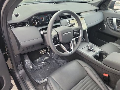 Used 2025 Land Rover Discovery Sport Dynamic SE image 18