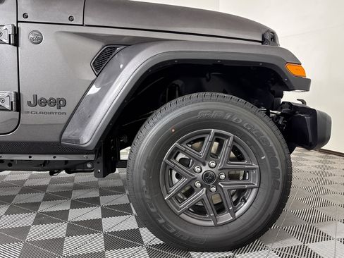 New 2025 Jeep Gladiator Sport image 18