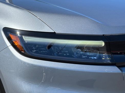 Used 2024 Honda Prologue Touring image 12