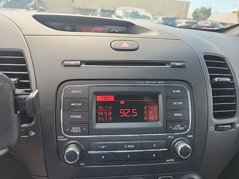 Used 2016 Kia Forte LX FWD image 21