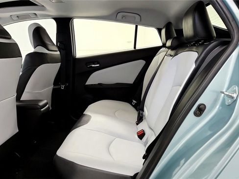 Used 2016 Toyota Prius Four image 21