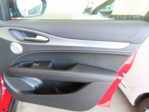 New 2025 Alfa Romeo Stelvio Sprint image 13