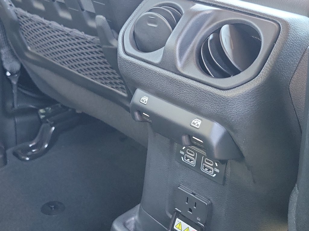 Used 2022 Jeep Wrangler Unlimited Rubicon w/ Dual Top Group AWD/4WD image 23