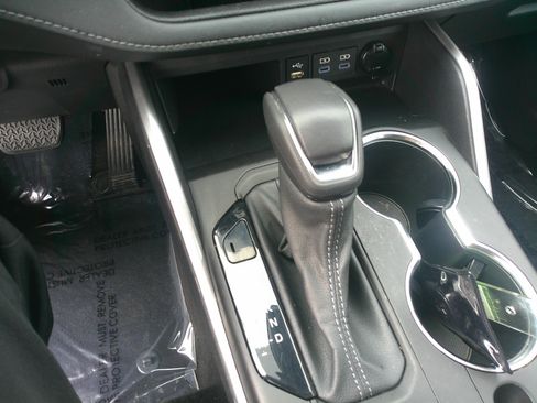 Used 2022 Toyota Highlander LE image 27