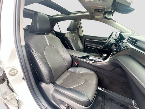 Used 2020 Toyota Camry XSE image 28