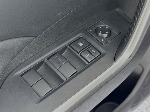 Used 2022 Toyota RAV4 LE image 17