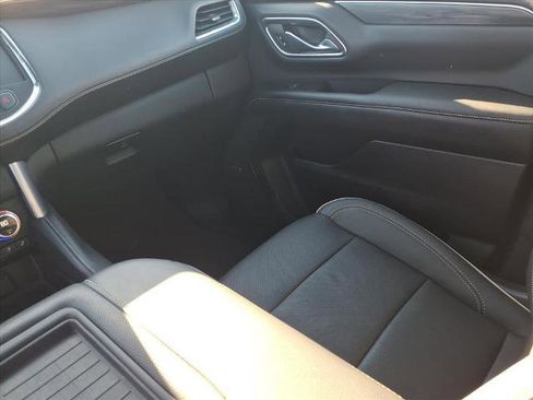 Used 2023 GMC Yukon SLT w/ SLT Luxury Package image 23