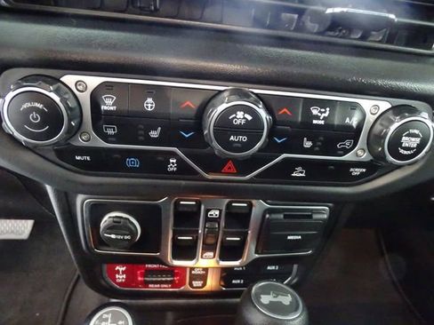 Certified 2025 Jeep Wrangler Unlimited Rubicon 4xe w/ Convenience Group AWD/4WD image 11