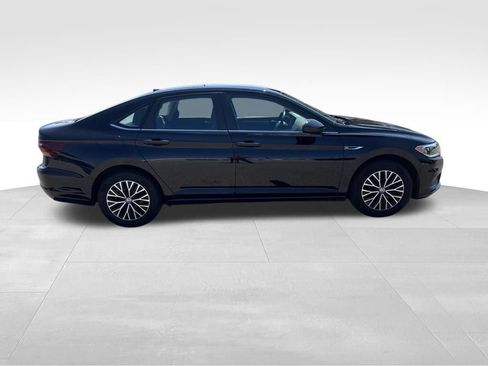Used 2019 Volkswagen Jetta SEL w/ Cold Weather Package FWD image 11