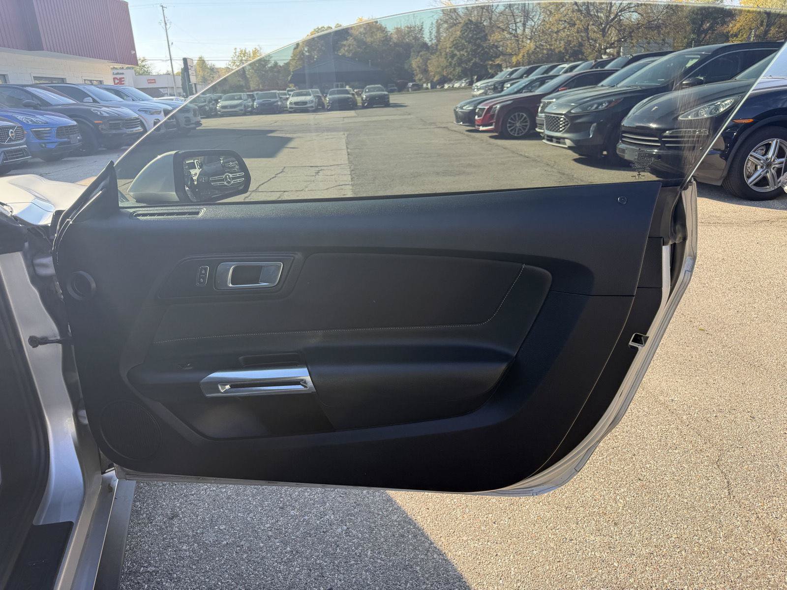 Used 2018 Ford Mustang Coupe RWD image 19