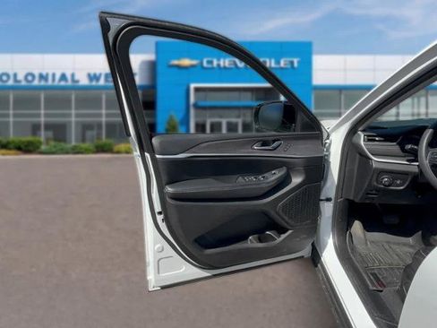 Used 2023 Jeep Grand Cherokee Limited w/ Black Appearance Package AWD/4WD image 24