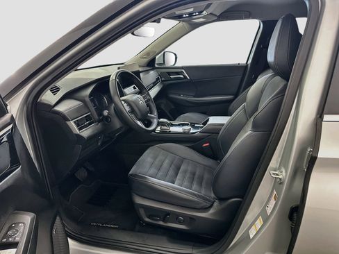 Used 2025 Mitsubishi Outlander SE AWD/4WD image 13