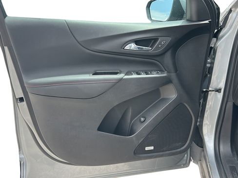 Used 2023 Chevrolet Equinox RS w/ RS Leather Package FWD image 11