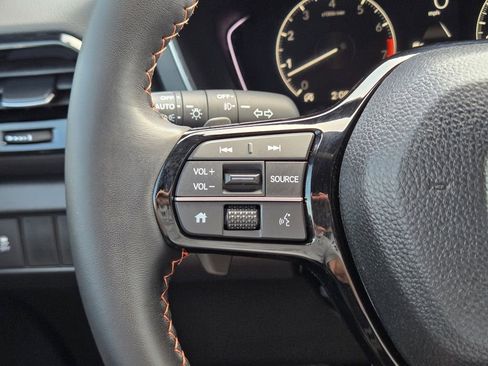 Certified 2025 Honda Pilot Sport image 29