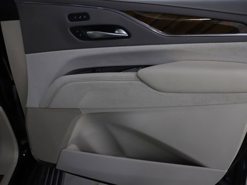 Used 2024 Cadillac Escalade ESV Sport Platinum w/ LPO, ONYX Package image 9