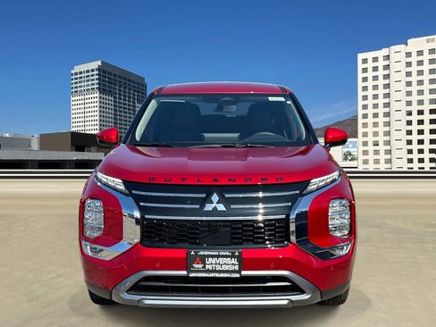 New 2025 Mitsubishi Outlander SE image 2